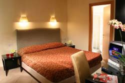 Standard double or twin with city view, private facilities (shower), and breakfast